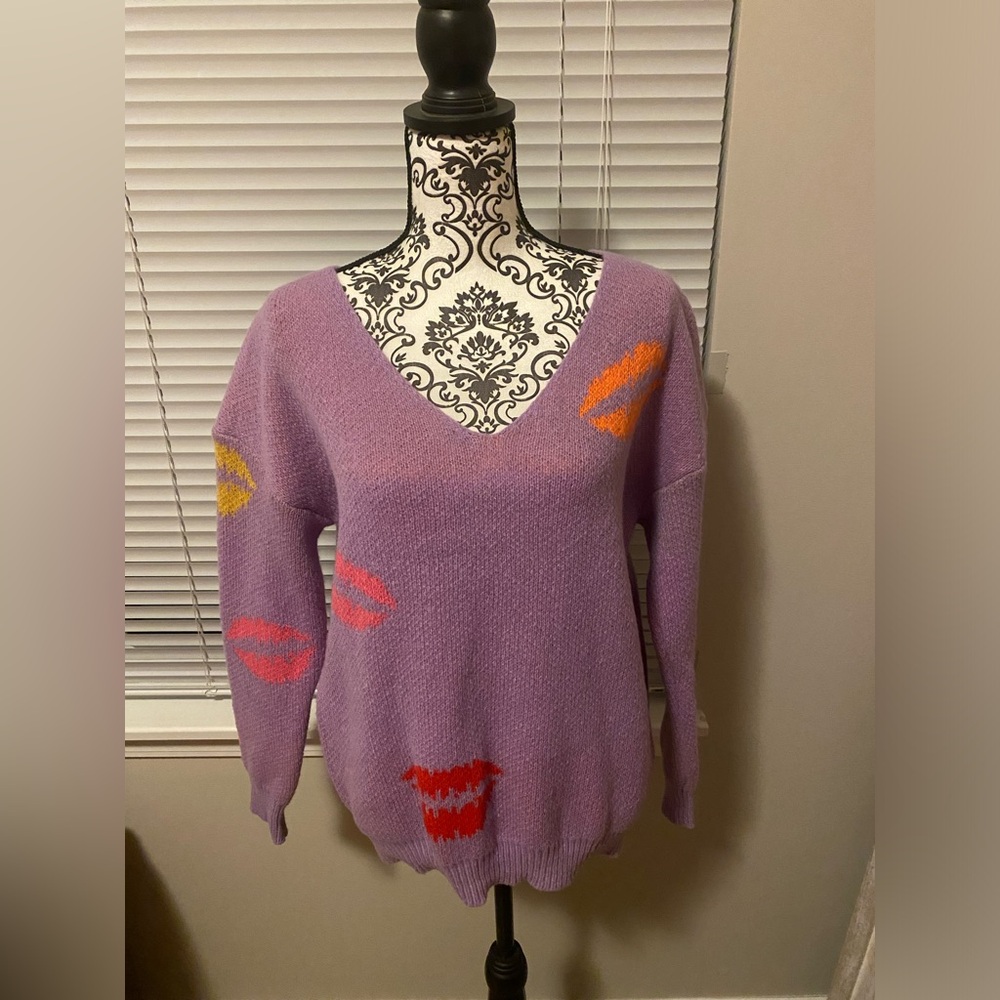 💋 💋 Purple lip print sweater💋💋SHEIN size Medium